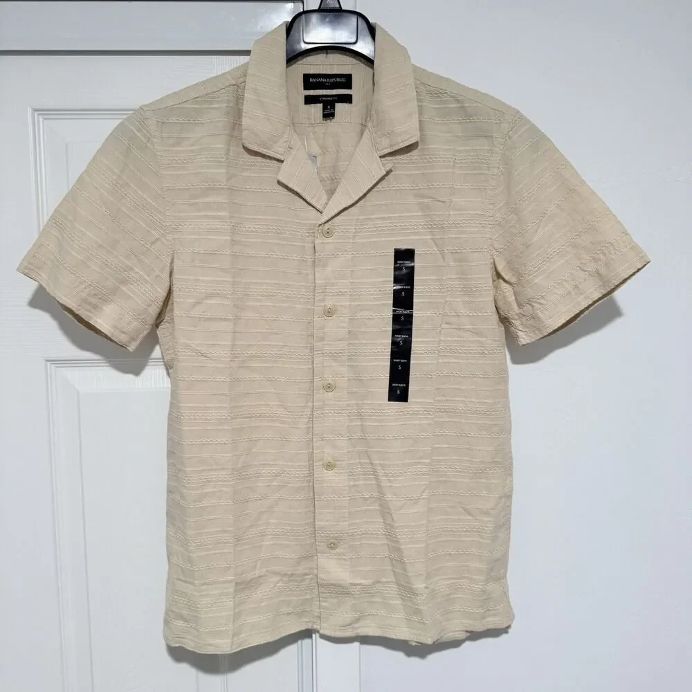 Banana Republic Men’s Short Sleeve Button Down Shirt In Beige Sz S NWT